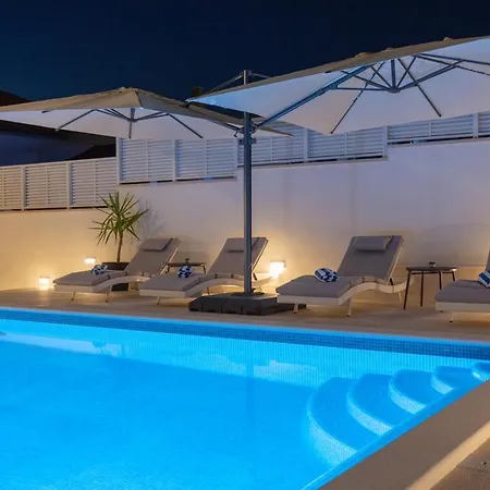 Fortis Ii Bed & Breakfast Traù